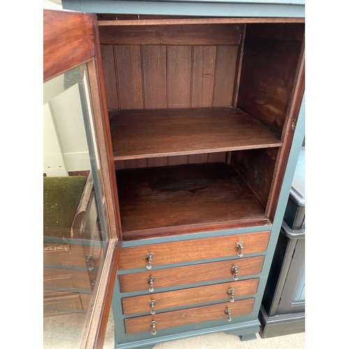 2585 - AN EDWARDIAN MAHOGANY AND PAINTED GLASS CABINET WITH FOUR DRAWERS TO THE BASE, 21.5