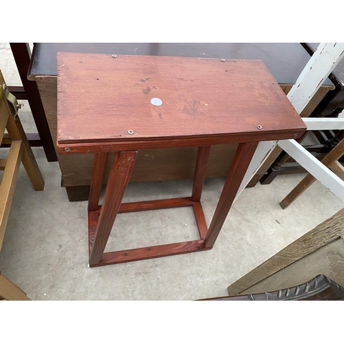 2628 - A NEST OF THREE TABLES, SMALL OCCASIONAL TABLE AND BATHROOM STORAGE CHEST