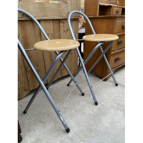 2652 - A PAIR OF FOLDING STOOLS WITH TUBULAR FRAME