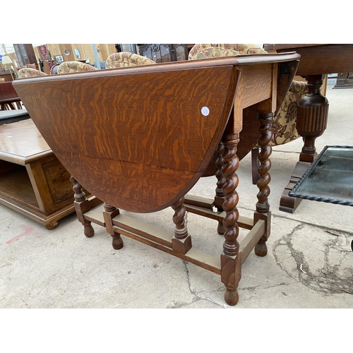 2674 - AN EARLY 20TH CENTURY OVAL GATELEG DINING TABLE ON BARLEYTWIST LEGS, 50X36.5