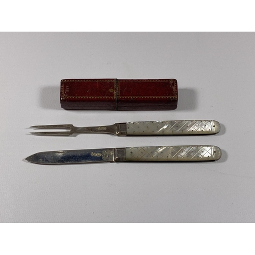 690 - A LEATHER CASED MOTHER OF PEARL AND GEORGIAN HALLMARKED SILVER FRUIT KNIFE AND FORK