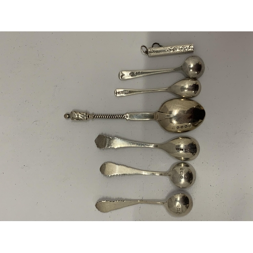 11 - A MIXED LOT OF SMALL HALLMARKED SILVER CONDIMENT SPOONS ETC, TOTAL WEIGHT 40G