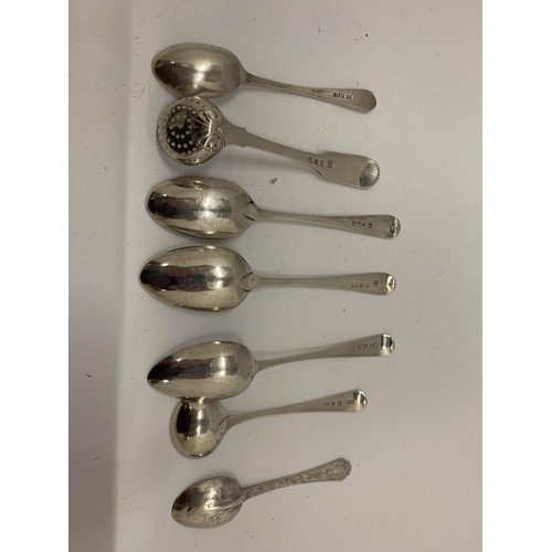 13 - A MIXED LOT OF HALLMARKED SILVER TEASPOONS TO INCLUDE SOME GEORGIAN EXAMPLES, TOTAL WEIGHT 109G