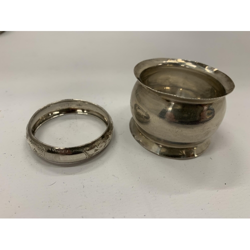 16 - A MIXED LOT OF HALLMARKED SILVER NAPKIN RINGS TO INCLUDE A CASED EXAMPLE