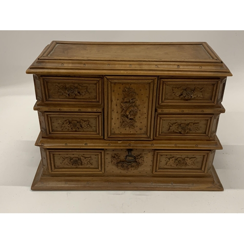 25 - A CARVED SATINWOOD TABLE TOP SEWING CABINET WITH LIFT UP LID AND INNER DRAWERS, HEIGHT 17CM