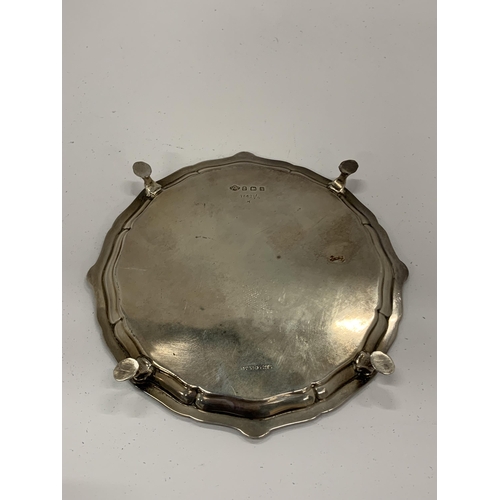 4 - A GEORGE V SILVER SALVER / CARD TRAY, HALLMARKS FOR BIRMINGHAM, 1925, WEIGHT 175G, WIDTH 15CM