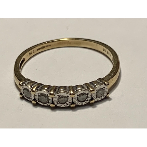 677 - A 9 CARAT GOLD RING WITH FIVE IN LINE DIAMONDS SIZE Q/R