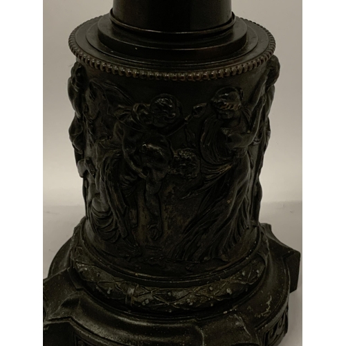 78 - A VINTAGE SPELTER TABLE LAMP BASE WITH CLASSICAL FIGURE DESIGN, HEIGHT 37CM