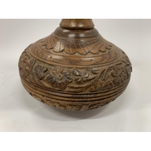 82 - A VINTAGE CARVED WOODEN INDIAN VASE, HEIGHT 23CM