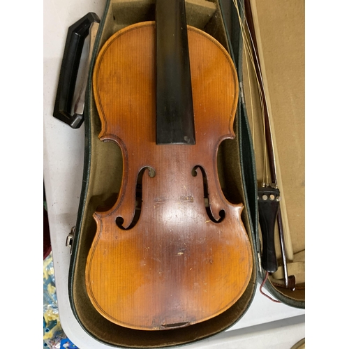 89 - A VINTAGE CASED VIOLIN