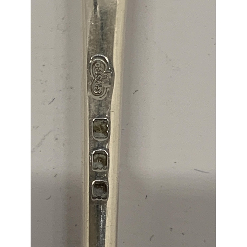 9 - A HALLMARKED SILVER LONG HANDLED SPOON, LENGTH 19CM, WEIGHT 45G