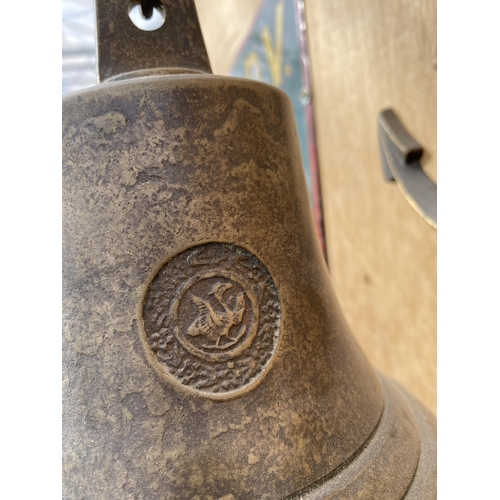 1506 - A BRASS WALL MOUNTED BELL WITH ANCHOR MOUNT AND BEARING THE STAMP 'SK-GOBEN 1916'