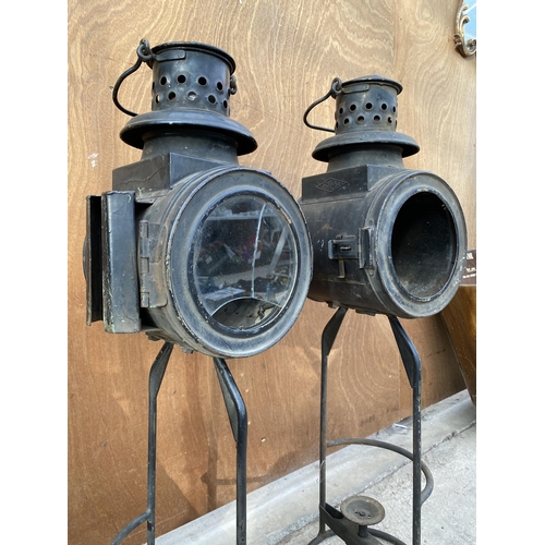 1531 - A PAIR OF VINTAGE AND RARE GERMAN RAILWAY LAMPS