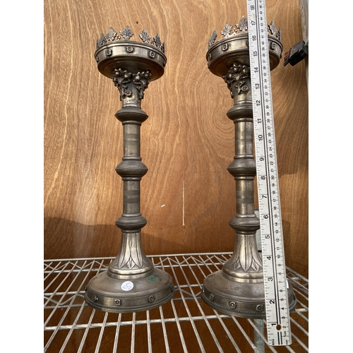 1534 - A PAIR OF DECORATIVE METAL CANDLE HOLDERS (H:44CM)