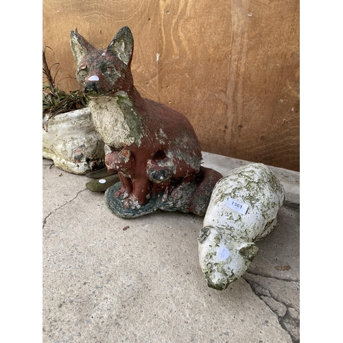 1561 - THREE RECONSTITTUED STONE GARDEN ITEMS TO INCLUDE A FOX AND A CAT AND A PAIR OF CAST IRON COBBLERS L... 