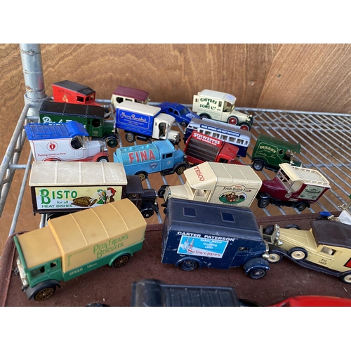 1576 - AN ASSORTMENT OF DIE CAST VEHICLES TO INCLUDE CORGI AND LLEDO ETC