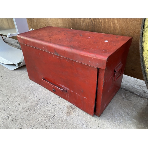 1592 - A METAL SIX DRAWER TOOL CHEST