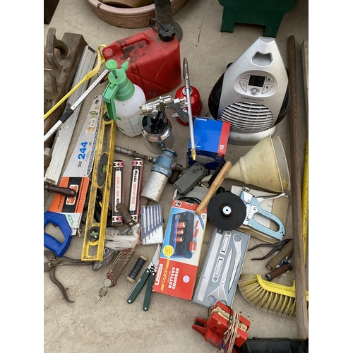 1627 - A LARGE ASSORTMENT OF TOOLS TO INCLUDE A BRACE DRILL, SPIRIT LEVELS, COMPRESSOR FITTINGS AND A WOOD ... 