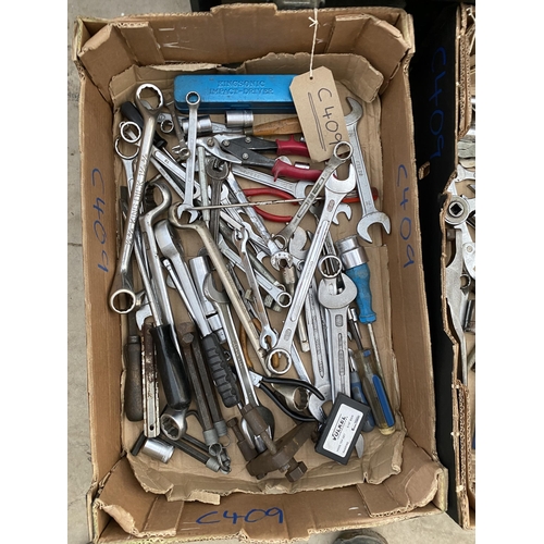 1631 - A LARGE ASSORTMENT OF TOOLS TO INCLUDE SOCKETS, SPANNERS AND PLIERS ETC