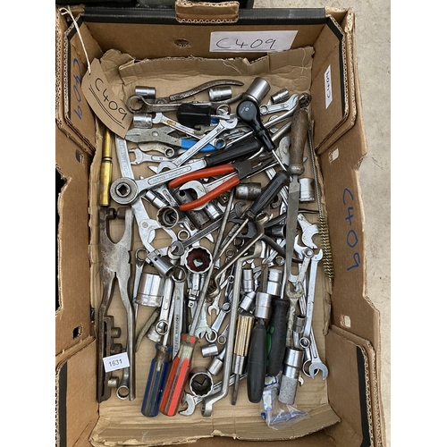 1631 - A LARGE ASSORTMENT OF TOOLS TO INCLUDE SOCKETS, SPANNERS AND PLIERS ETC