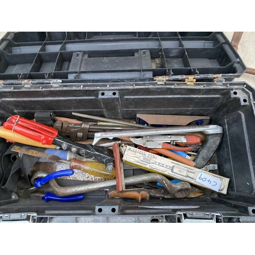 1631 - A LARGE ASSORTMENT OF TOOLS TO INCLUDE SOCKETS, SPANNERS AND PLIERS ETC