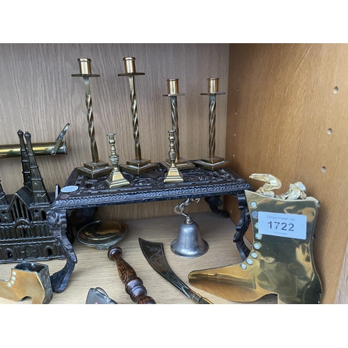 1722 - AN ASSORTMENT OF METAL WARE ITEMS TO INCLUDE TRIVET STANDS, A MEAT JACK AND CANDLESTICKS ETC