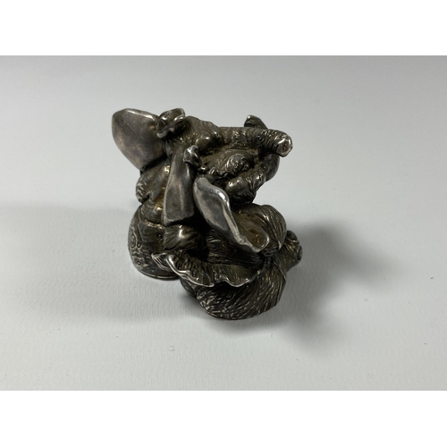 456 - A SMALL ORIENTAL .925 SILVER MODEL OF AN ELEPHANT, HEIGHT 4CM