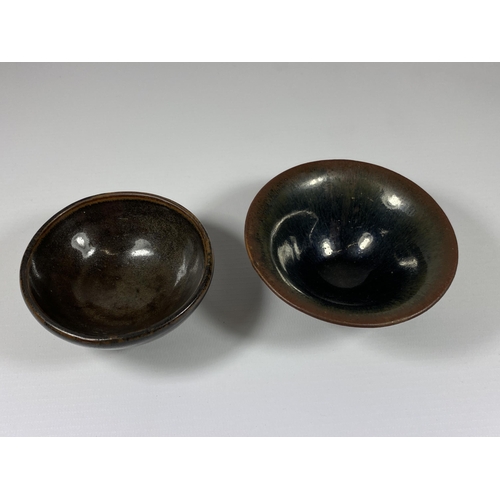 463 - TWO YUAN DYNASTY STYLE TENMOKU GLAZE CHINESE STONEWARE BOWLS, DIAMETER 10CM