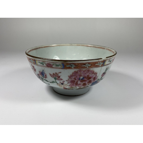 464 - AN 18TH CENTURY CHINESE QING PORCELAIN FLORAL BOWL, DIAMETER 13.5CM