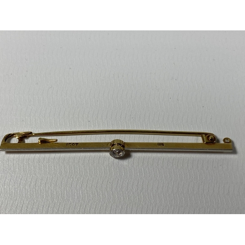 692 - A 15CT GOLD AND PLATINUM DIAMOND STICK BROOCH, WEIGHT 3.35G