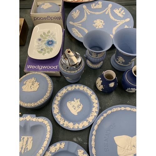 113 - A LARGE QUANTITY OF WEDGWOOD JASPERWARE TO INCLUDE PIN TRAYS, TRINKET DISHES, VASES, ETC