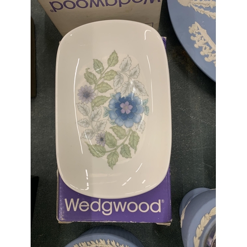 113 - A LARGE QUANTITY OF WEDGWOOD JASPERWARE TO INCLUDE PIN TRAYS, TRINKET DISHES, VASES, ETC