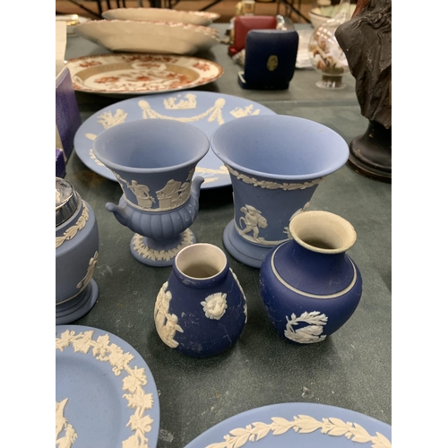 113 - A LARGE QUANTITY OF WEDGWOOD JASPERWARE TO INCLUDE PIN TRAYS, TRINKET DISHES, VASES, ETC