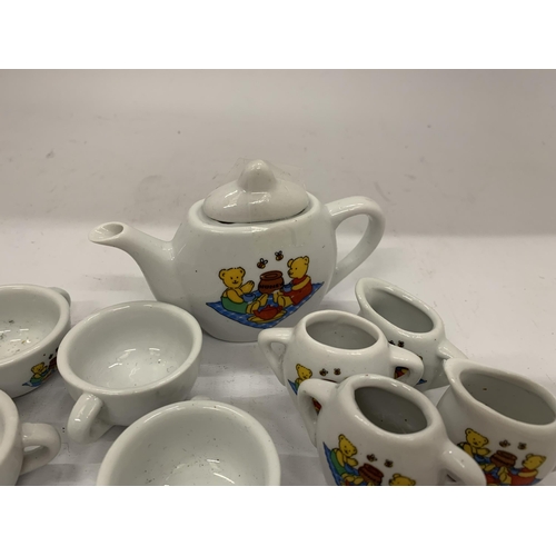 118 - A MINIATURE CHILD'S POTTERY TEASET TO INCLUDE TEAPOT, JUGS, CUPS, ETC WITH A TEDDY BEARS PICNIC DESI... 