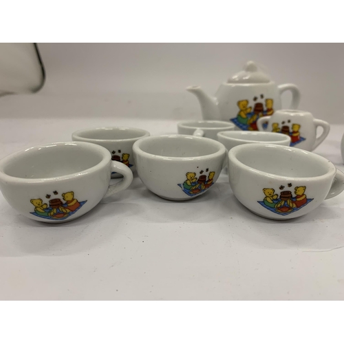 118 - A MINIATURE CHILD'S POTTERY TEASET TO INCLUDE TEAPOT, JUGS, CUPS, ETC WITH A TEDDY BEARS PICNIC DESI... 