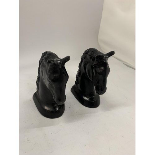 130 - A PAIR OF STONE BLACK HORSES HEAD BOOK-ENDS HEIGHT 14CM