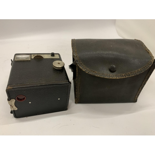 180 - A VINTAGE KODAK SIX-20 'BROWNIE D IN A CASE