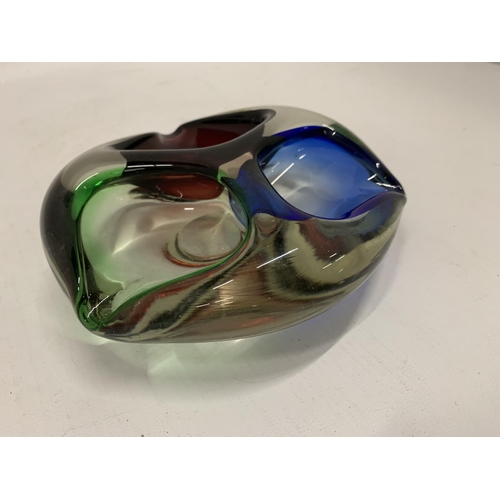 215 - A MURANO TRI-COLOURED ASHTRAY