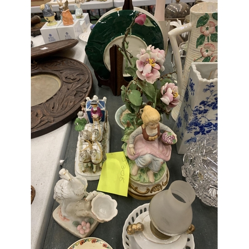 256 - A QUANTITY OF CERAMIC ITEMS TO INCLUDE SMALL PLATES, FIGURES, ETC