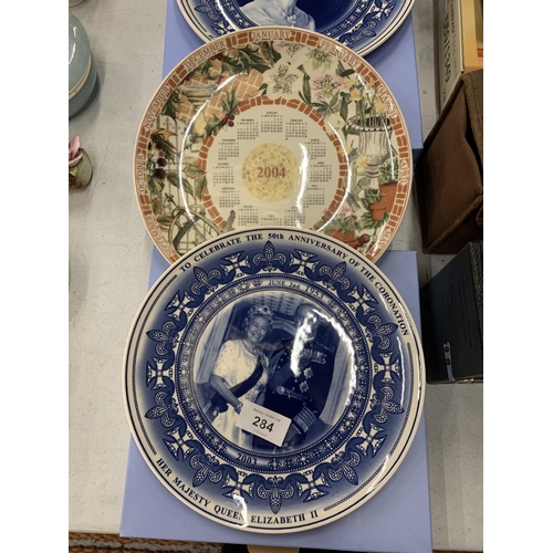 284 - FOUR WEDGWOOD CABINET/WALL PLATES, THREE ROYAL COMMEMORATIVE AND ONE A 2004 CALENDAR PLATE ALL BOXED