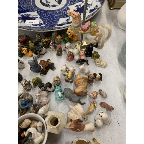 286 - A LARGE QUANTITY OF MINIATURE ITEMS TO INCLUDE PLATES, ANIMAL FIGURES, GLASSWARE, ETC