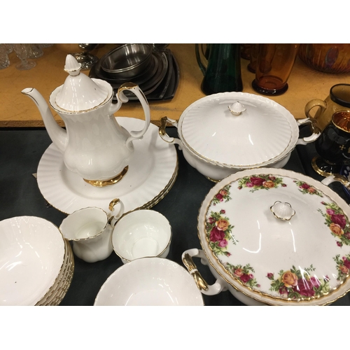 1007 - A QUANTITY OF ROYAL ALBERT 'VAL D'OR' DINNERWARE TO INCLUDE PLATES, LIDDED SERVING DISHES, A COFFEE ... 