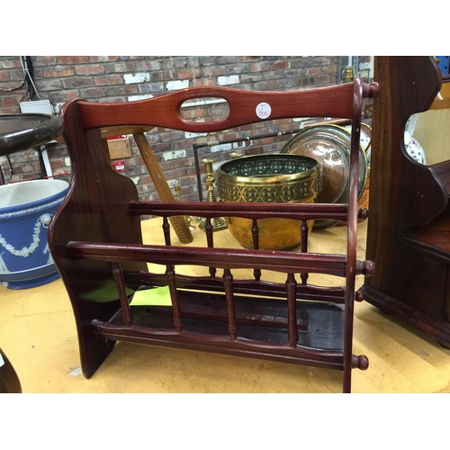 1021 - A VINTAGE STYLE MAHOGANY MAGAZINE RACK