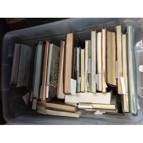 1062 - A LARGE QUANTITY OF BOOKS TO INCLUDE ART, HISTORIC, ANTIQUE GUIDES, WAR, TOURIST, ETC - 3 BOXES