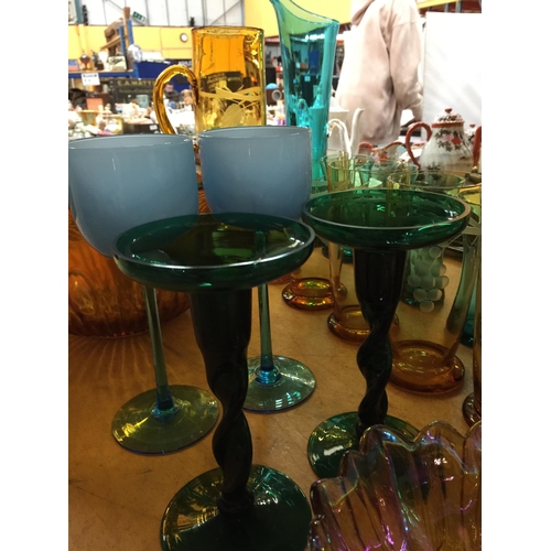 1075 - A LARGE QUANTITY OF GLASSWARE TO INCLUDE A PUNCH BOWL AND LADEL, SANGRIA JUG AND GLASSES, RETRO GREE... 