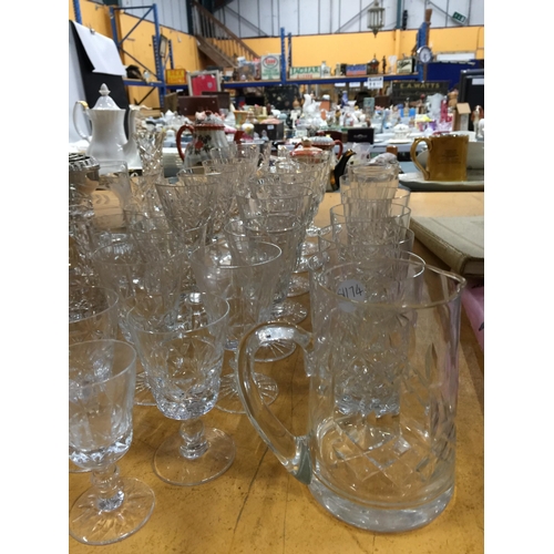 1077 - A LARGE QUANTITY OF GLASSES TO INCLUDE WINE, SHERRY, WHISKY TUMBLERS PLUS A TANKARD, JUGS, VASES, ET... 