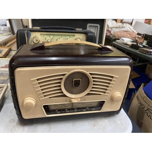 1106 - A COLLECTION OF VINTAGE RADIOS TO INCLUDE A WOODEN CASED CLARK AND SMITH, ROBERTS AND A BAKOLITE ULT... 