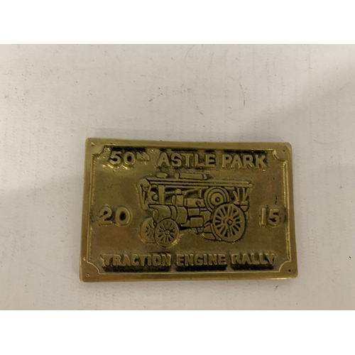 903 - TWO SMALL BRASS PLAQUES - 50TH ASTLE PARK TRACTION ENGINE RALLY AND 2015 ROMILY YOUNG FARMERS SHOW