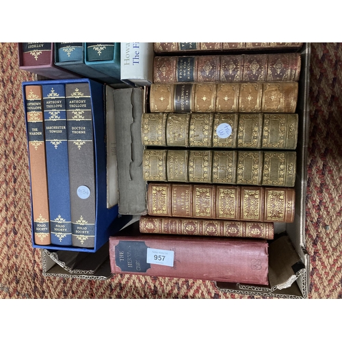 957 - A QUANTITY OF VINTAGE BOOKS TO INCLUDE BROWNING'S POETICAL WORKS, THE WORKS OF ALFRED TENNYSON, ANTH... 