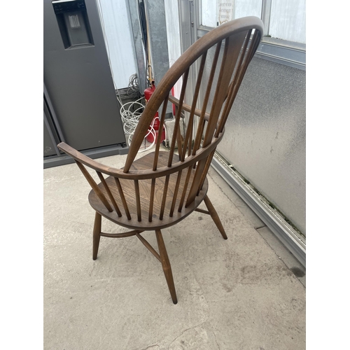 2502 - AN ERCOL ELM WINDSOR CHAIR WITH SPINDLE BACK AND SIDES, WITH CRINOLIN BOW